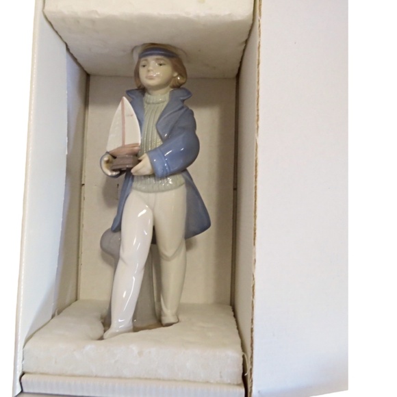 LLADRO LITTLE SAILOR BOY 1996-99  PORCELAIN FIGURINE  6314 In Original Box - Picture 2 of 6